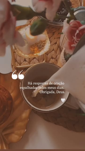A gratidão nasce quando entendemos que Deus está agindo mesmo quando não vemos tudo o que Ele está fazendo. Cada novo amanhecer, cada sustento recebido e cada promessa que permanece de pé são sinais do Seu amor e da Sua fidelidade.
Hoje, antes de pedir algo novo, vale a pena lembrar de tudo o que Ele já respondeu e dizer: “Obrigada, Deus. Eu reconheço a Tua mão sobre a minha vida.” ✨🙏🏻

“Bendiga o Senhor a minha alma e não se esqueça de nenhuma de suas bênçãos.” Salmos 103:2.

#palavradedeus #devocional #devocionaldiário #paginacrista #palavradodia