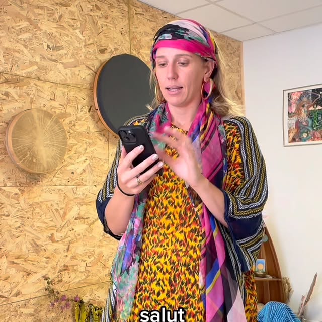 Namaste 🤣🤣🤣
Merci au lieu @kosmomarseille petit cocon au top 
Et merci ma team @veralapatate mon élève et @fabien.gaudioso à la caméra et conseil artistique mdr