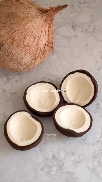 let's make coconut cookies 🥥🥥🥥 

❕please do not repost my videos without permission.

#coconut #cookies #fruit #cute #baking