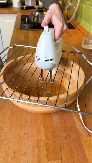 The mixer trick that saves you time in the kitchen 😲

#bakinghacks #kitchentips #cookingtips #bakingsmart