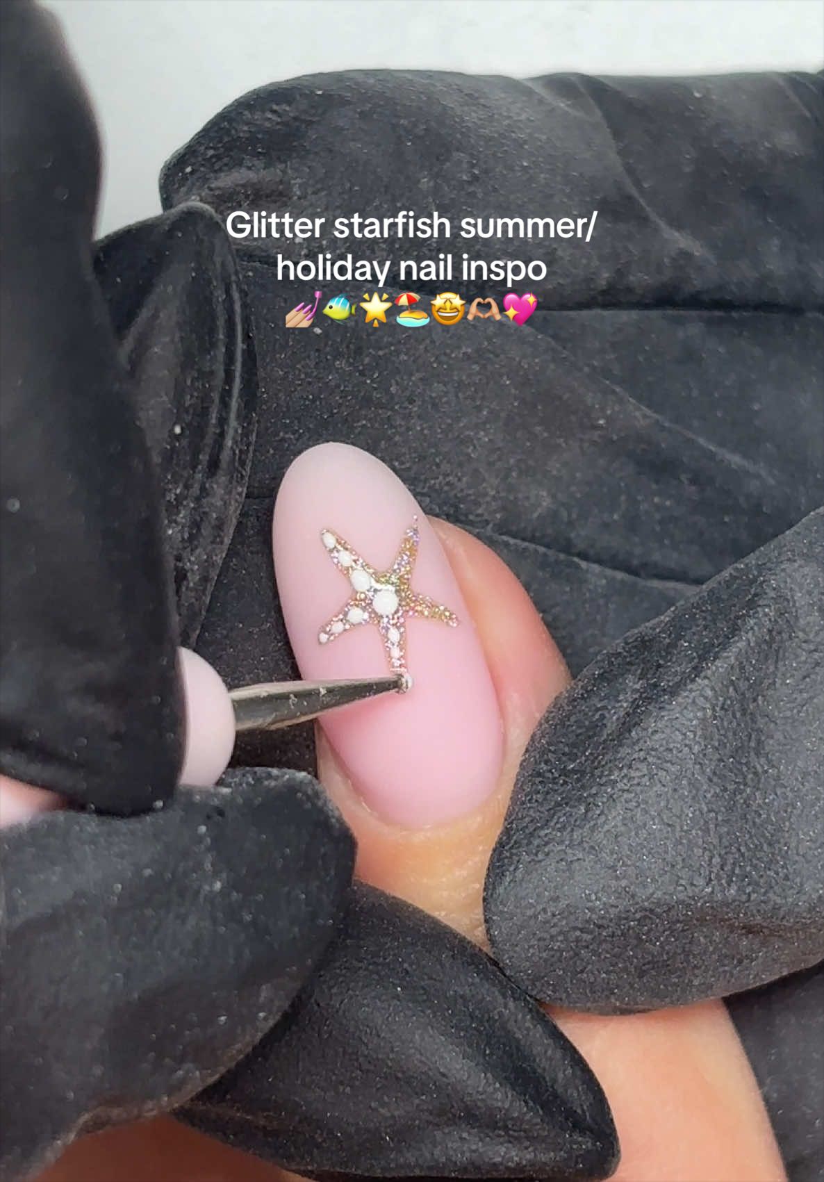 The glitter starfish nail art trend is BACK💥🤩🐠💅🏼🌟💖  Save for your summer/holiday nail inspo💌 @BrillbirdUK  @AmericanCreator  Insta: @byjessicamorris  #summernails #holidaynails #starfishnails #nailinspo #nailart 