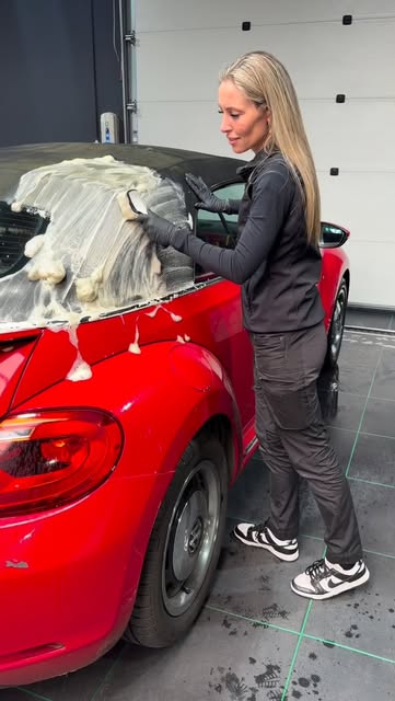 Deep cleaning the Beetle Convertible roof today, removing years of dirt and bringing the fabric back to its original look.
Make sure to check out the huge 50/50 at the end!

📦 Webshop → cleanyourride.nl
💻 Detailing → maximecarcleaning.nl

#carcare #detailing #detailingcars #cardetailing #autodetailing