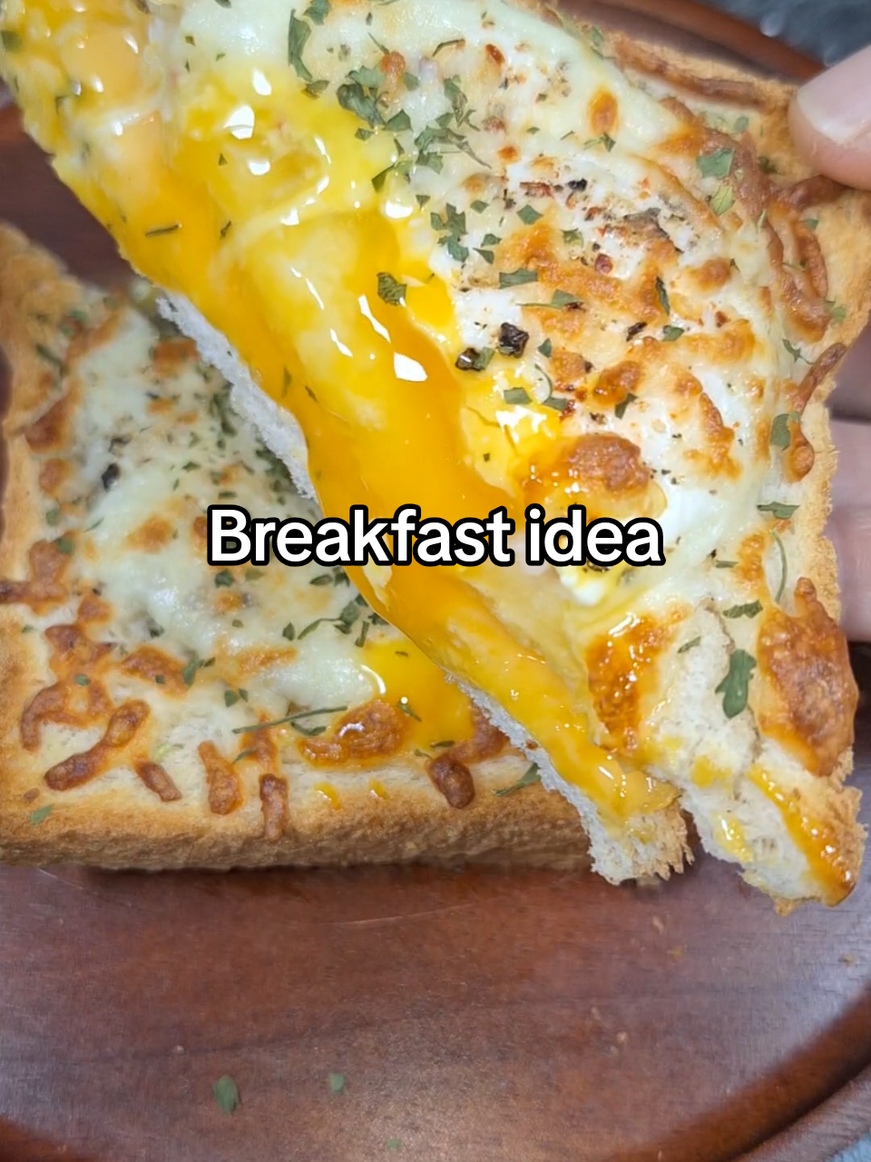 You have to try this super easy airfryer food hack! you'll love it 😋 All you need is bread, cheese , egg , spices & mozzarella!  Airfry in a preheated airfryer for 10 mins at 180 C° & enjoy! #bread #egg #airfryerrecipe #foodhack 
