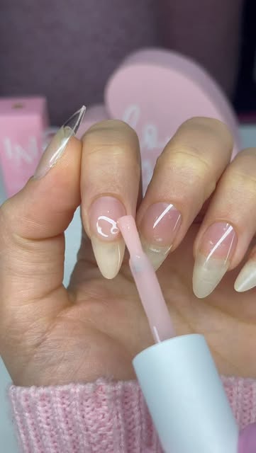 Obsessed with this, I will share a detailed post on stories for the exact products I used 😍🫶🏻 
Base is 002 all natural from LNNAILEDIT.com 
#nails #nailart #nail #naildesign #nailstagram