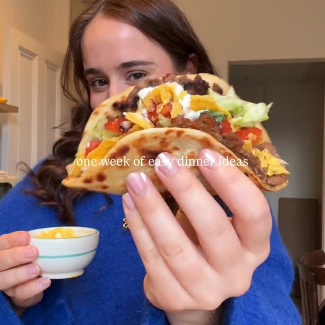 ONE WEEK OF EASY DINNERS 😋 (see below) 

Comment RECIPE or DINNERS and I’ll send you the link to my dinner recipe category! 🥰

You can also find these recipes at www.foodieholly.com/category/dinner or through the link in my bio! ❤️❤️

These are a few of my favourite recipes from my 30 day recipe series and the perfect dinner recipe round up!! Some great inspo for a Sunday and to motivate you to start cooking next week 😋😋🥰

I hope you give some of these recipes a try!! Let me know if you’ve tried any already 💕💕

#recipes #dinner #easydinners #easydinner #recipeoftheday