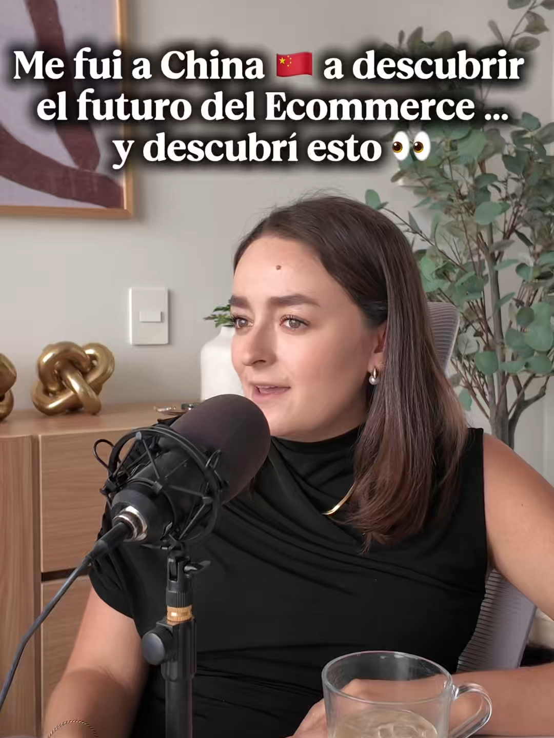 Me fui a China para ver el futuro del e-commerce… y entendí que el futuro ya no son solo tiendas online. Son personas vendiéndole a personas en vivo. 🎥🛒Sígueme para más contenido de negocios, marketing y modelos de negocio que están cambiando el mundo. 🚀#AnaPauLlerenas #ModeloDeNegocio #Ecommerce #LiveCommerce #China