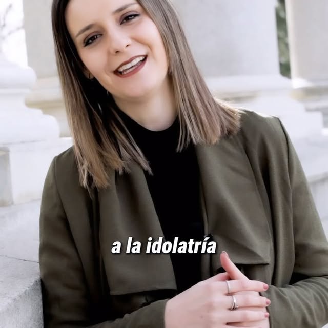 Honras o idolatras? 🔥 #HagamosViralAJesus 
.
.
.
#reflexionescristianas #diosesamor #diosesbueno🙏 #diosesgrande #mensajesdedios #mensajesdediosparati #diosteama #diostebendiga #diostehabla #biblia #miversiculodiario #versiculodeldia #diosesmiguia #genesis #cristianosunidos #cristianosenelmundo #españa #cristorey #cristoredentor #historiasdelabiblia #mensajesdeDiosparatuvida #bibliasagrada #amor #esperanza #paz #influencercristiano #diosesfiel gracias @llamameiker ❤️ por grabarme amigo