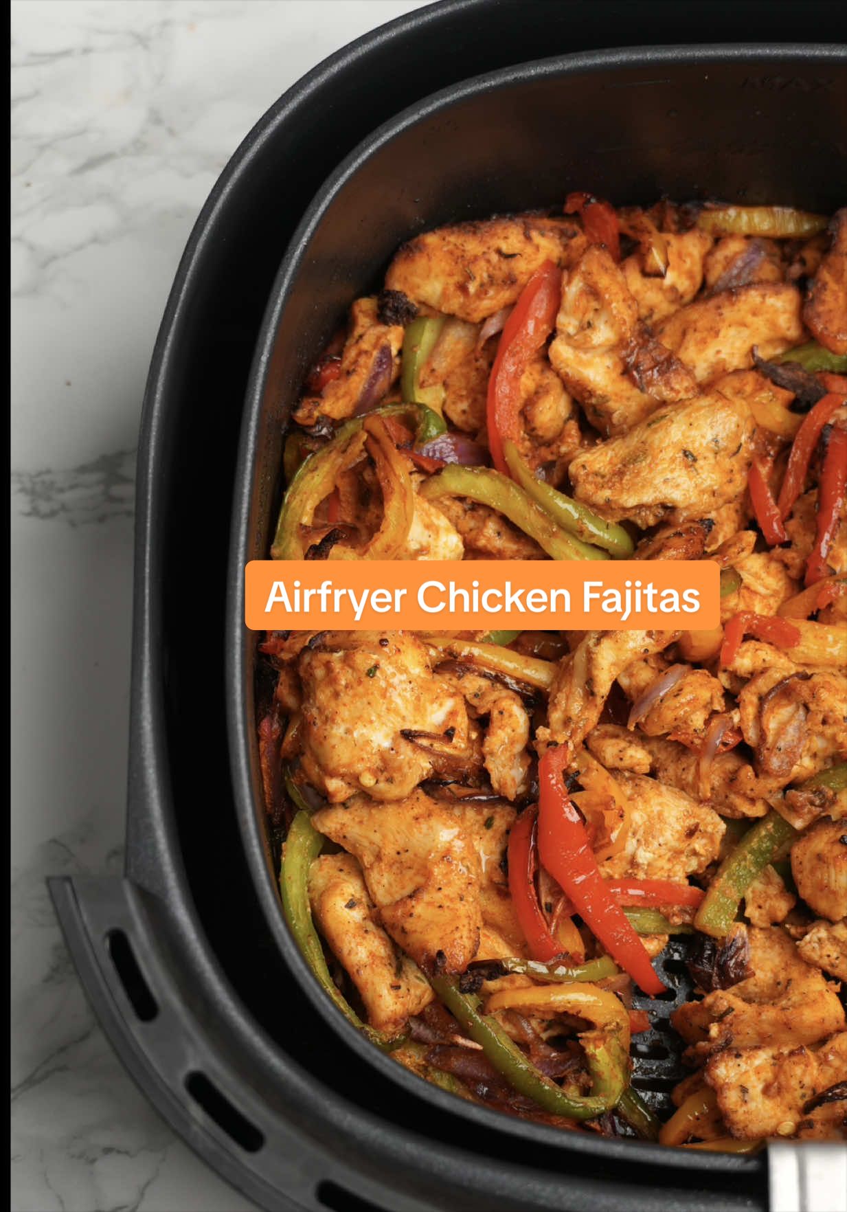 🌮 15-Minute Air Fryer Chicken Fajitas One of the easiest meals you’ll make all week. Just season, air fry, and serve! Ingredients: Chicken breast or thighs (sliced), bell peppers, onion, olive oil, salt, garlic powder, ginger powder, chilli flakes, smoked paprika, fajita seasoning. How I Made It: 1️⃣ Add the chicken, peppers, and onion to the air fryer basket. 2️⃣ Sprinkle over the salt, garlic powder, ginger powder, chilli flakes, smoked paprika, and fajita seasoning. 3️⃣ Drizzle with olive oil and toss until everything is evenly coated. 4️⃣ Air fry at 200°C for 15 minutes, giving it a shake halfway through. 5️⃣ Serve in tortillas with your favourite sauce or dressing and finish with a little parsley. Simple, flavour-packed, and ready in no time 🔥 #airfryer #airfryerrecipe #chickenfajitas #easymeals #dinnerideas