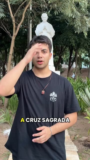 👉🏻Reze essa oração :

“A Cruz Sagrada seja a minha luz,
Não sejas o dragão o meu guia.
Retira-te, satanás!
Nunca me aconselhes coisas vãs.
É mal o que tu me ofereces,
bebe tu mesmo os teus venenos

Jesus vai te libertar!

🇻🇦Caso queira, mande esse vídeo para mais alguém e começar a acompanhar esse perfil @santidadecomjovem para buscar a santidade comigo!

Salve Maria e salve São José 
#jesus #oracao #fyp #catolicos #fyp