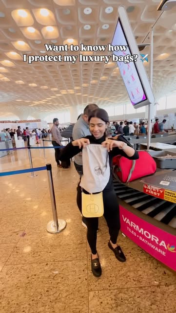 Simple TIP to protect your luxury bags ✈️ 

Save it and share it ahead with someone who needs to see this ❤️ 

#airport #traveltips #hacks #travellingwithishna #travelhacks