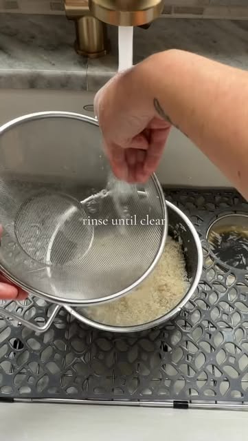 your rice will thank you for this 🤍

i just rinse until the water runs clear

✨tools i use are in my amazon storefront

#kitchenhacks #cookingtips #homecooking #simple #homebaker