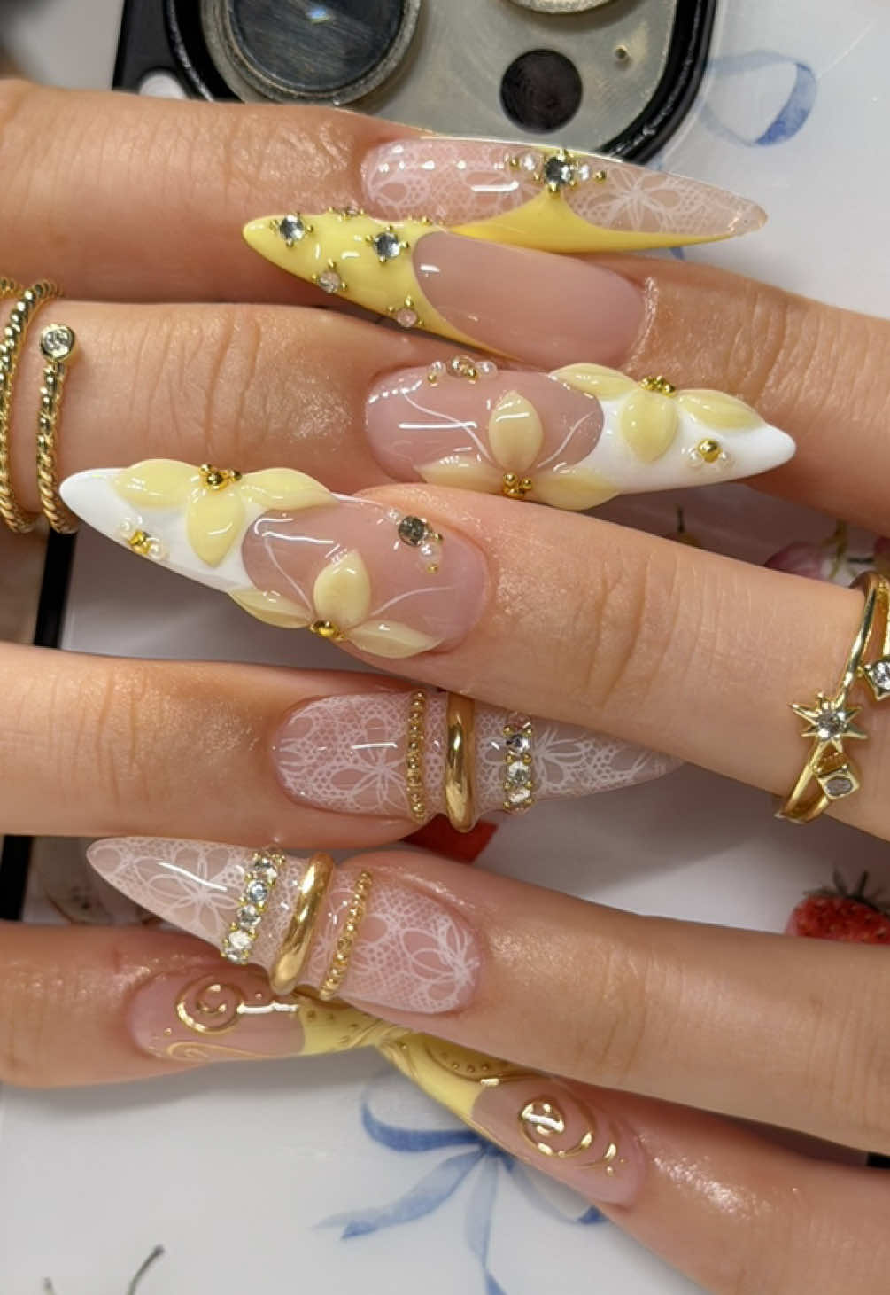 Butter yellow >> #nailsinspo #gelxnails #nailart #summernails  #butteryellownails 