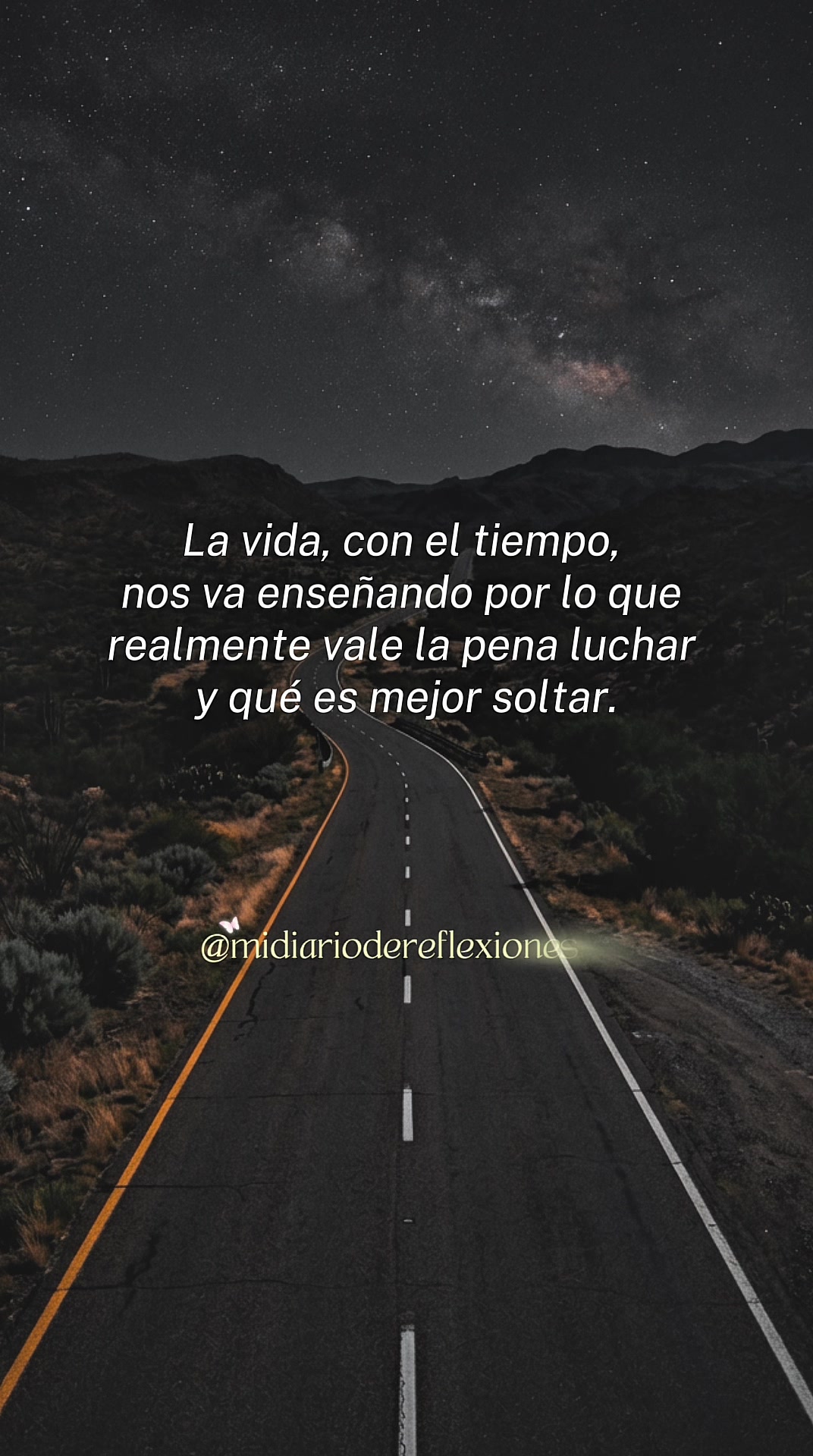 Porque crecer también es eso: aprender qué vale la pena y qué ya no.✨#pensamientos #reflexiones #frasesinspiradoras #reels__tiktok #frasesbonitas 